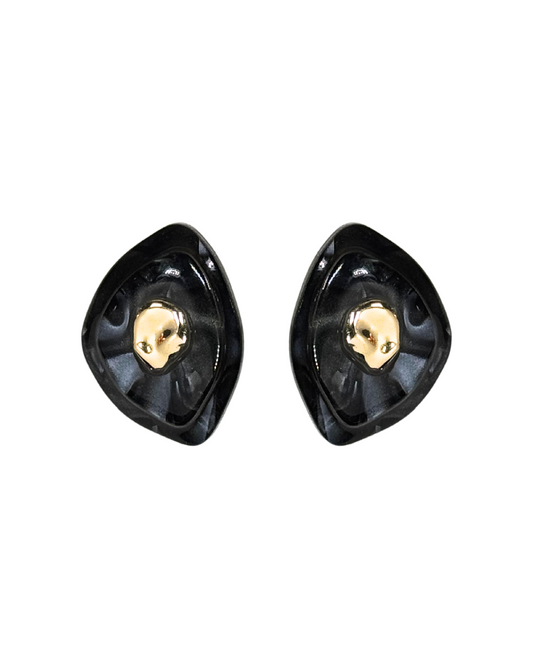 A pair of black cordillera earrings with a gold-plated brass centerpiece. Kolibri Collective