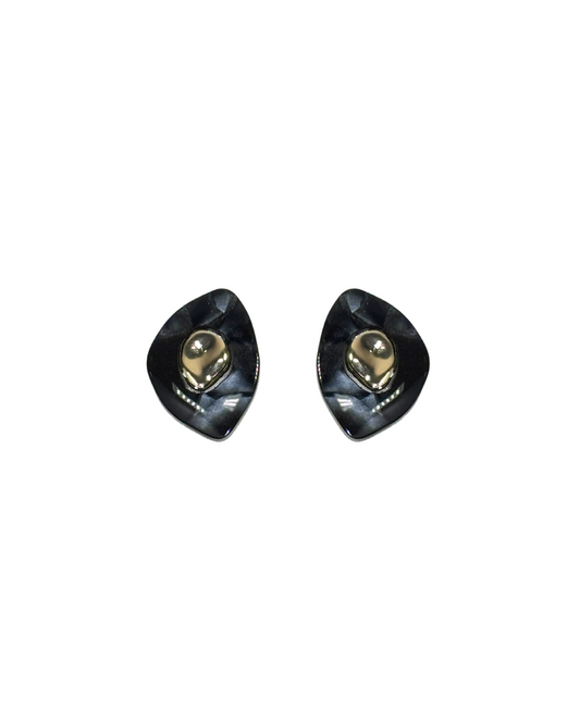 A pair of black and gold mini acrylic earrings with a mountain-like silhouette design and a gold-plated brass centerpiece. Kolibri Collective